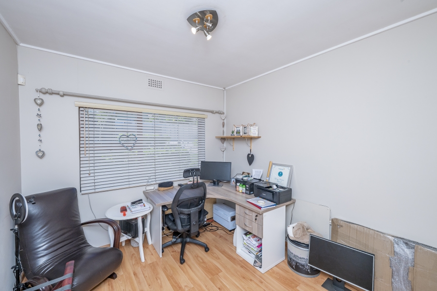 5 Bedroom Property for Sale in Kenridge Western Cape